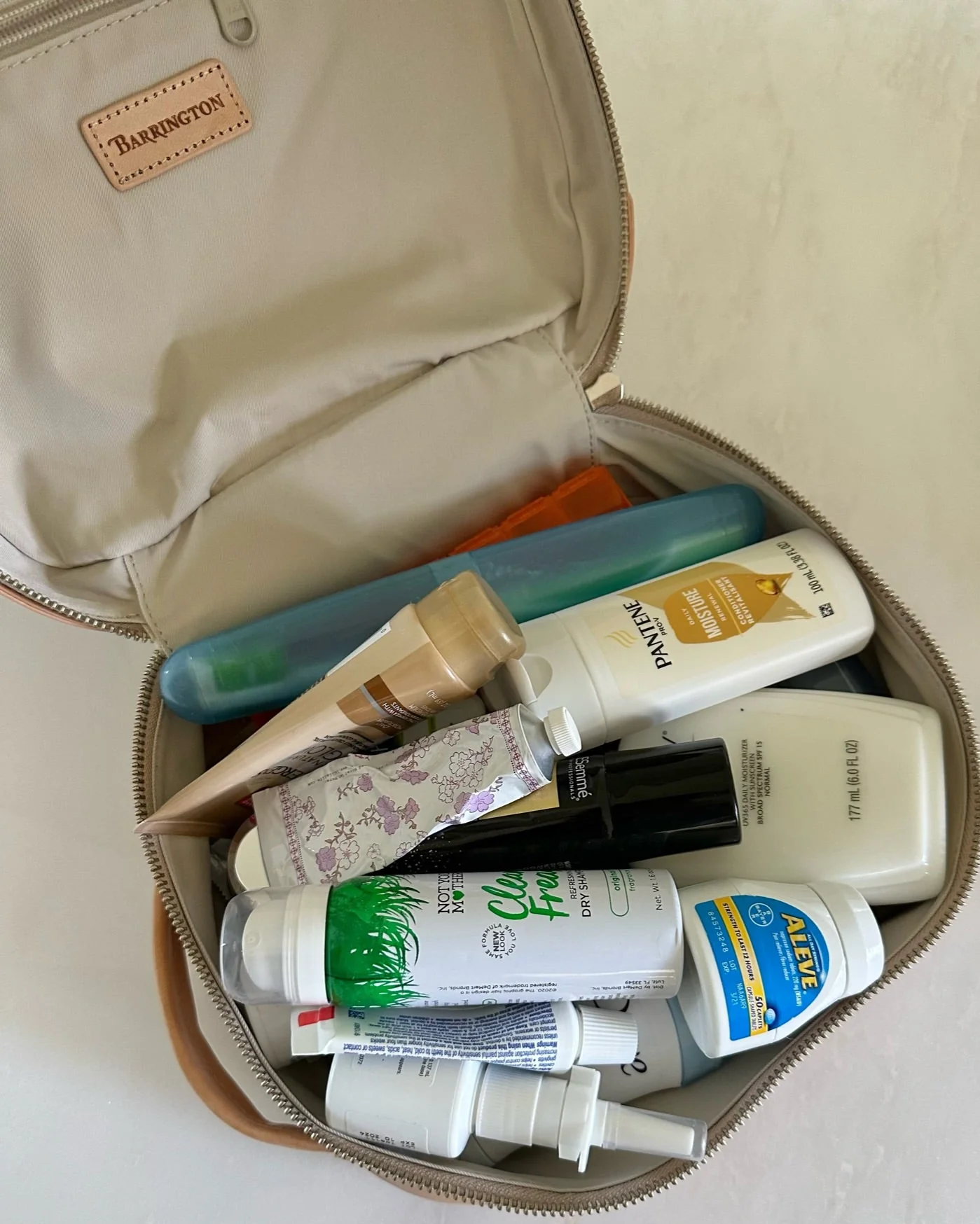 Cosmetic Kit - Image 3