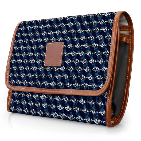 Hanging Toiletry Kit - Image 4